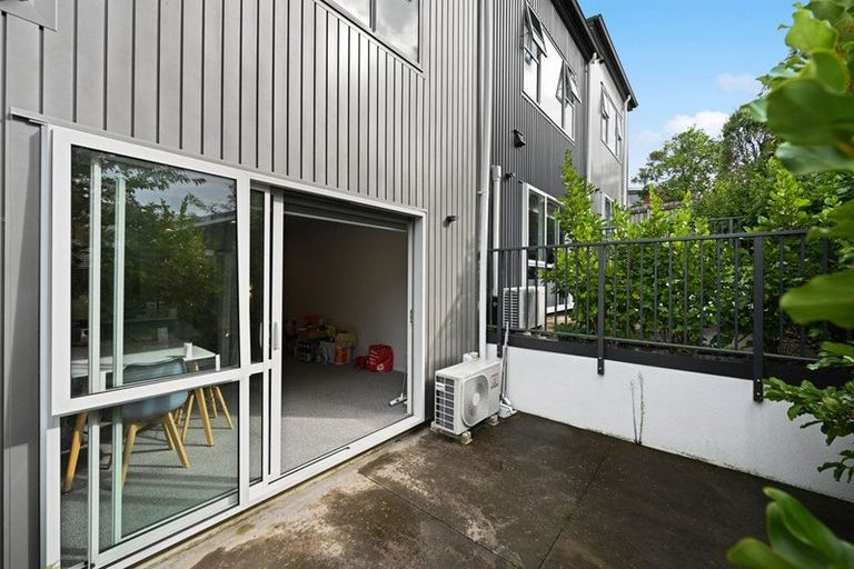 Photo of property in 3/12 Scotland Place, Hillcrest, Hamilton, 3216
