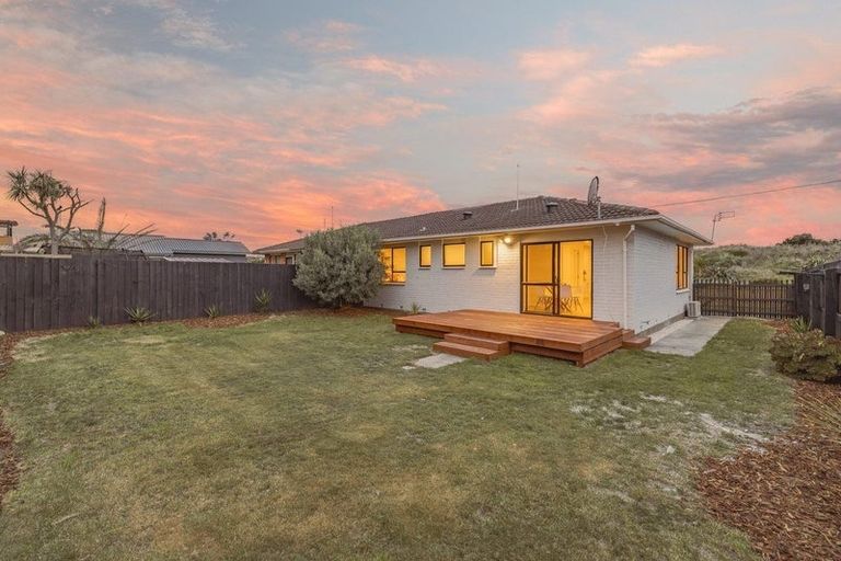 Photo of property in 2/22 Marine Parade, North New Brighton, Christchurch, 8083