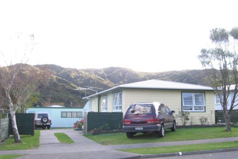 Photo of property in 15 Manurewa Grove, Wainuiomata, Lower Hutt, 5014