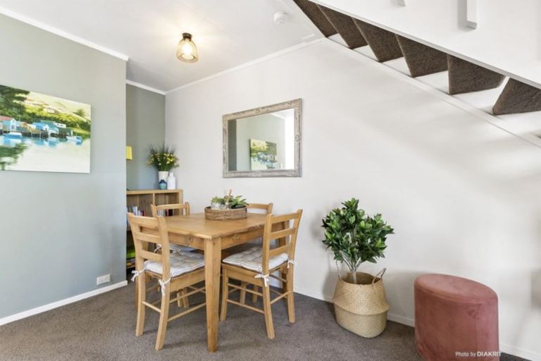 Photo of property in 2a Makatote Grove, Churton Park, Wellington, 6037