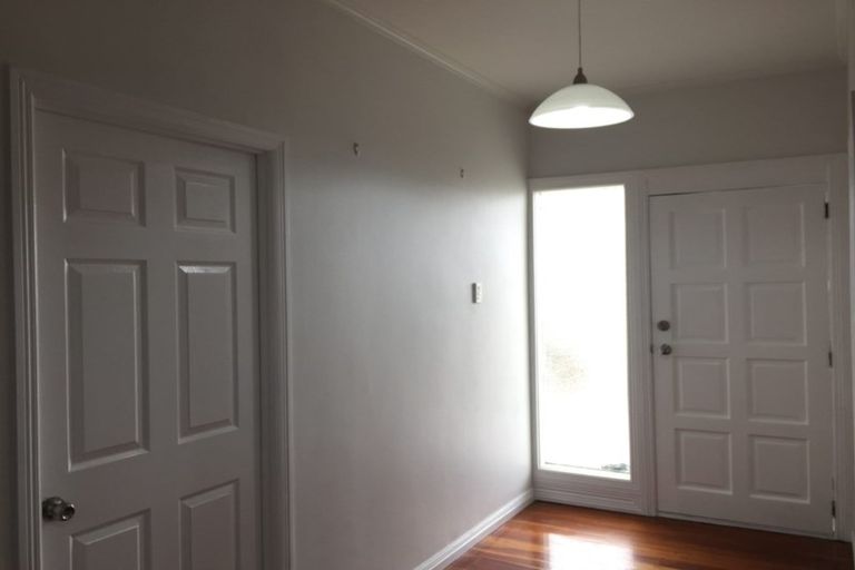 Photo of property in 3 Pleasant Road, Glen Eden, Auckland, 0602