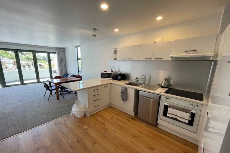 Photo of property in 6/19 Ocean View Road, Hillcrest, Auckland, 0627