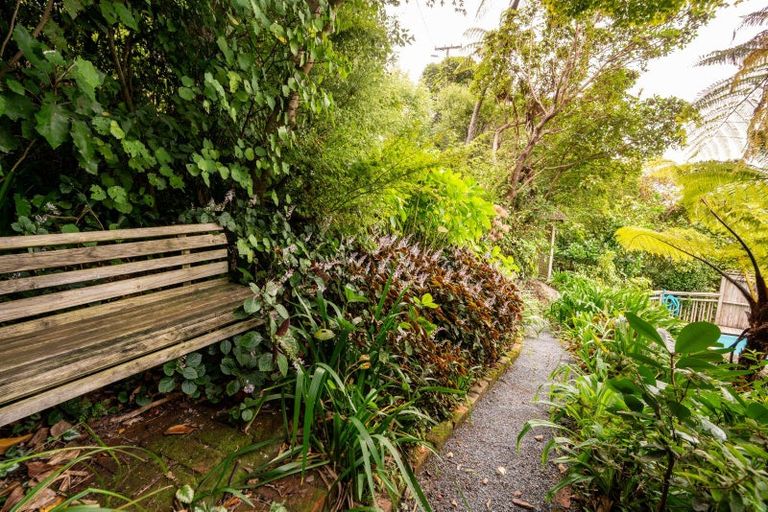 Photo of property in 46 Fortification Road, Karaka Bays, Wellington, 6022