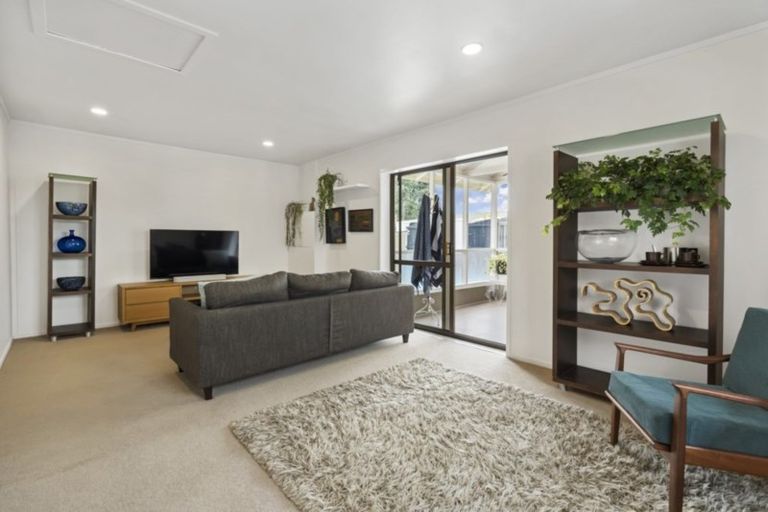 Photo of property in 53 Nui Mana Place, Te Atatu South, Auckland, 0610