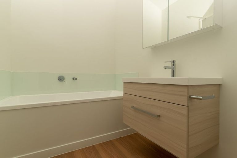 Photo of property in 8/2 Moor Avenue, Te Atatu Peninsula, Auckland, 0610