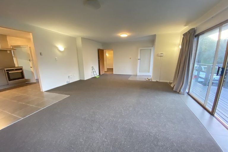 Photo of property in 1/6 Kathleen Street, Totara Vale, Auckland, 0627