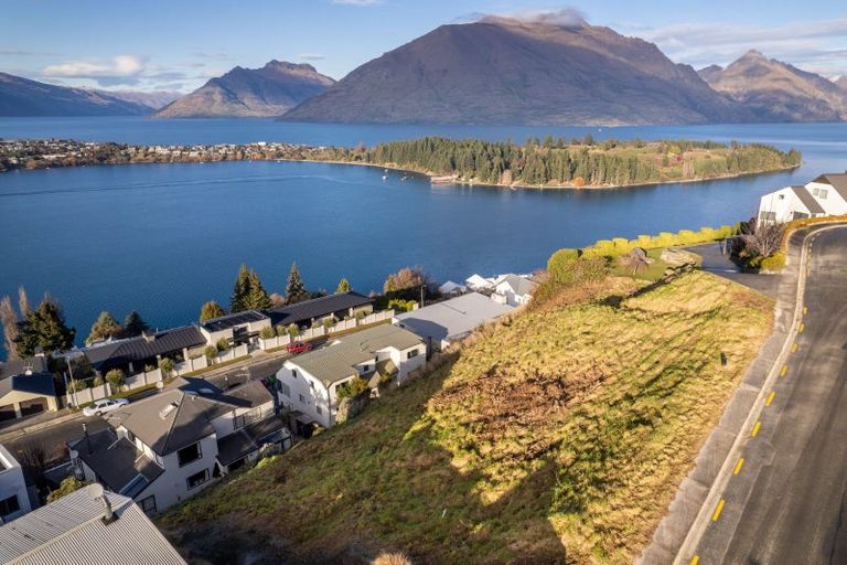 Photo of property in 8 Peregrine Place, Queenstown, 9300