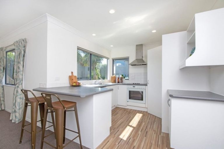 Photo of property in 3/6a Botany Road, Howick, Auckland, 2010