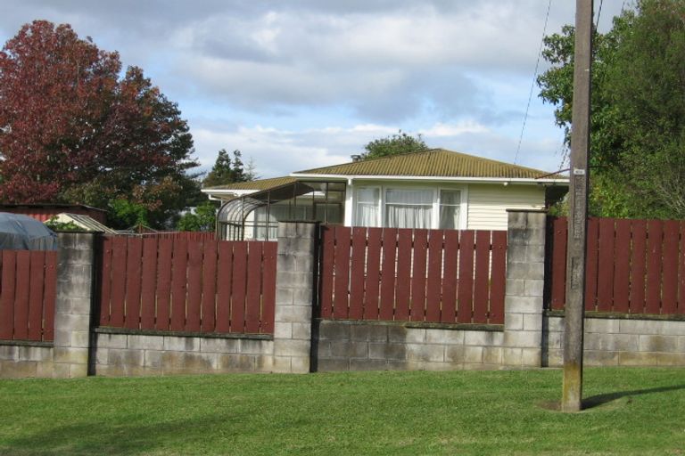 Photo of property in 817 Te Atatu Road, Te Atatu Peninsula, Auckland, 0610