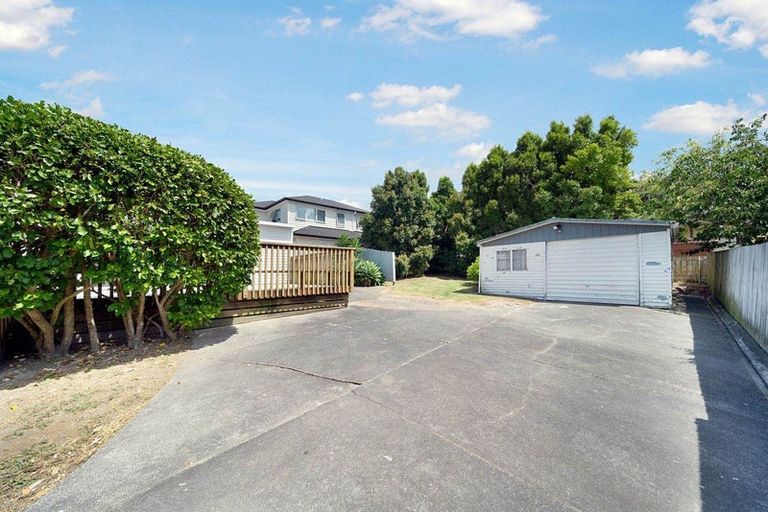 Photo of property in 16 Coniston Avenue, Te Atatu South, Auckland, 0610