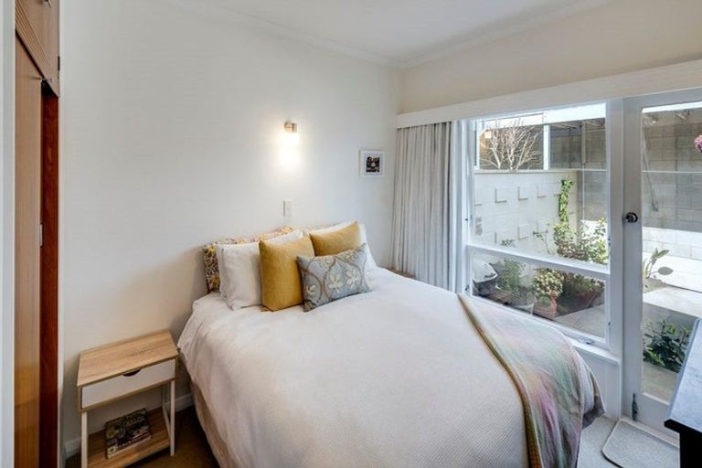 Photo of property in 10 North Terrace, Westshore, Napier, 4110