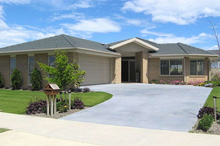 Photo of property in 16 Caroline Way, Northwood, Christchurch, 8051