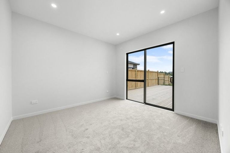Photo of property in 12 Piko Road, Opaheke, 2113