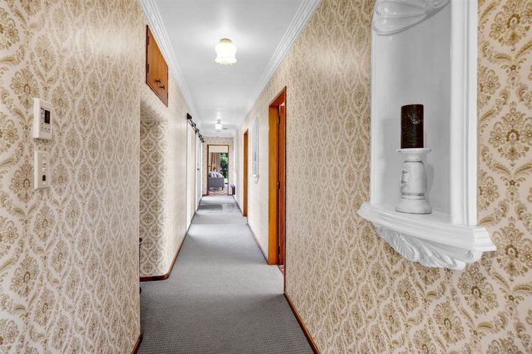 Photo of property in 240 Waihi Road, Hawera, 4610