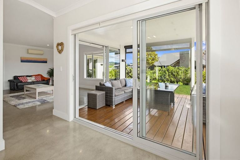 Photo of property in 14 Topping Place, Whitianga, 3510