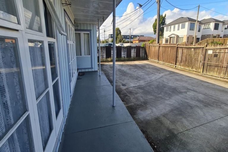 Photo of property in 6 Kingdale Road, Henderson, Auckland, 0610