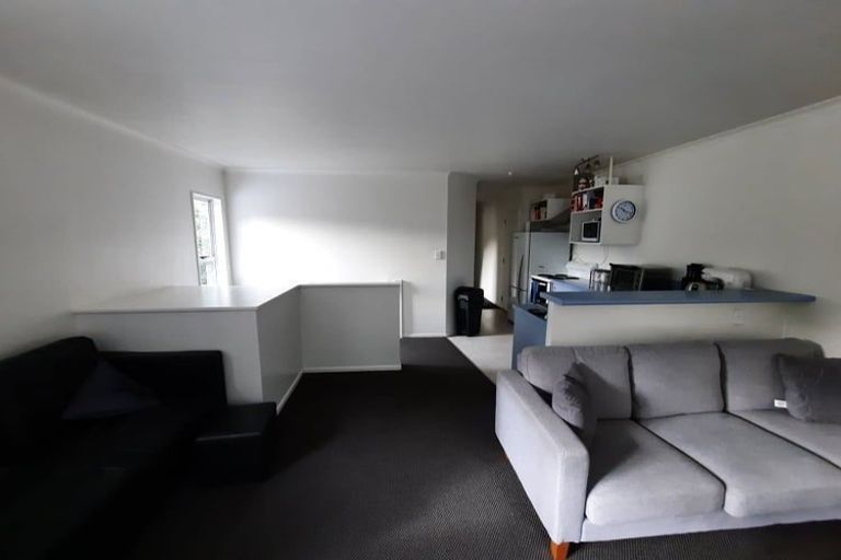 Photo of property in 64 Newlands Road, Newlands, Wellington, 6037