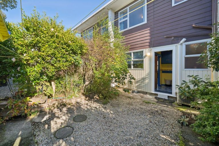 Photo of property in 2/210 Newlands Road, Newlands, Wellington, 6037