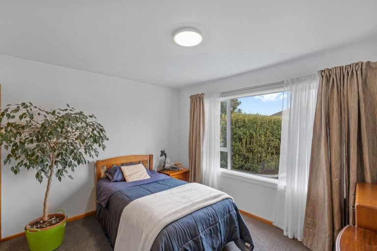 Photo of property in 73 Greendale Avenue, Avonhead, Christchurch, 8042