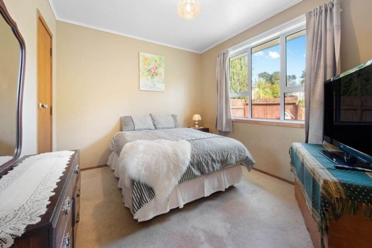 Photo of property in 34 Cutler Street, New Lynn, Auckland, 0600