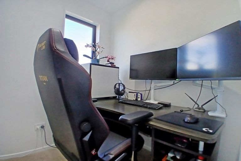 Photo of property in 18 Eileen Newey Place, Henderson, Auckland, 0612