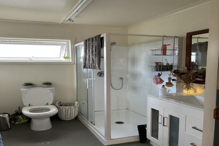 Photo of property in 207 Onepu Road, Lyall Bay, Wellington, 6022