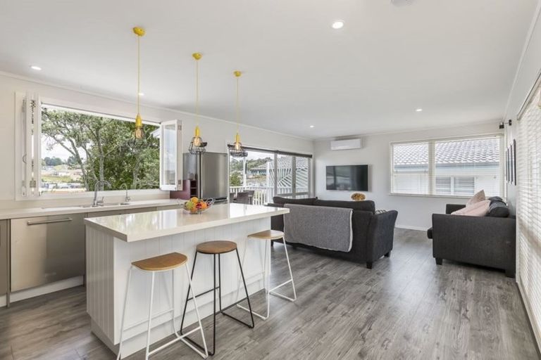 Photo of property in 7 Penton Road, Stanmore Bay, Whangaparaoa, 0932