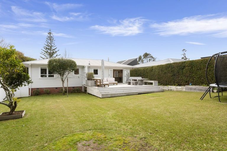 Photo of property in 31 Renata Crescent, Te Atatu Peninsula, Auckland, 0610