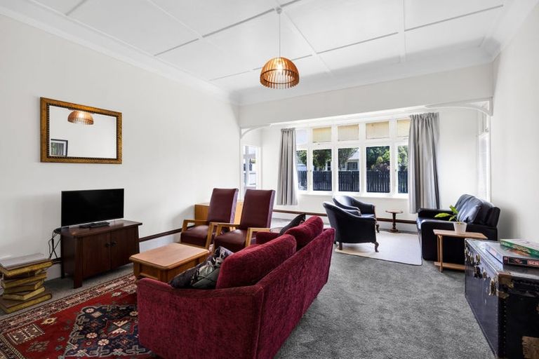 Photo of property in 195 South Road, Hawera, 4610