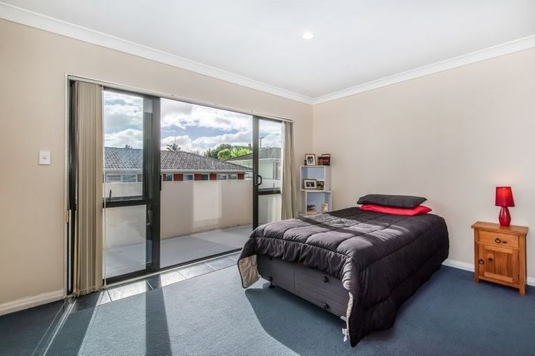 Photo of property in 49 College Road, Northcote, Auckland, 0627