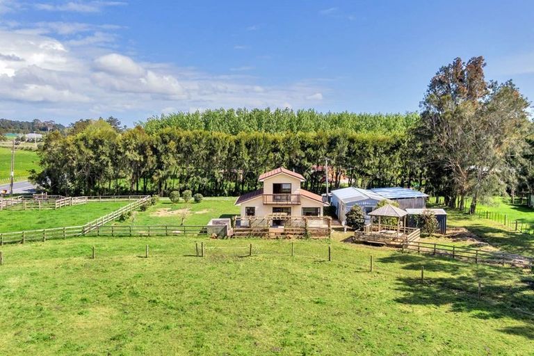 Photo of property in 42 Rimmer Road, Helensville, 0875