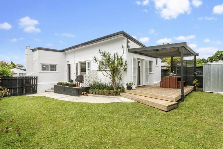 Photo of property in 1/39 Stottholm Road, Titirangi, Auckland, 0604