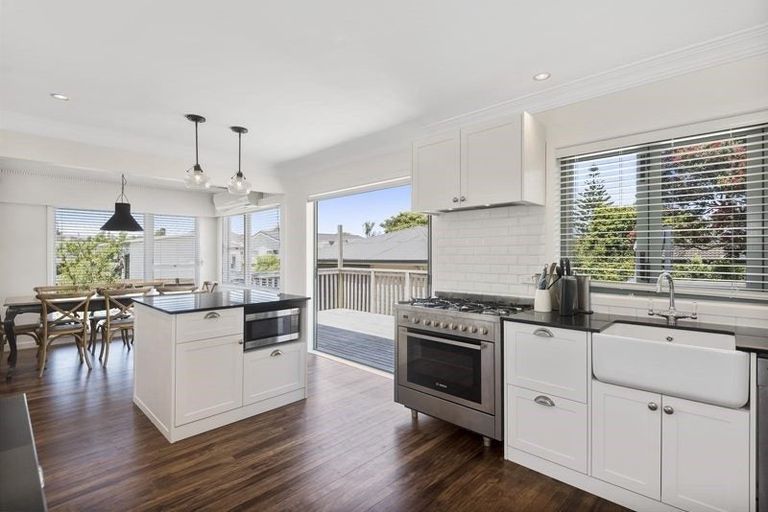 Photo of property in 118 Taikata Road, Te Atatu Peninsula, Auckland, 0610