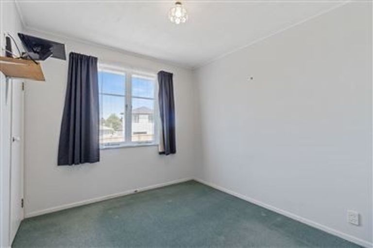 Photo of property in 11 Sarona Avenue, Glen Eden, Auckland, 0602