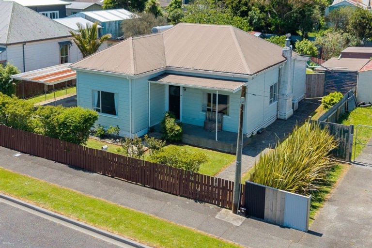 Photo of property in 46 Ross Street, Woodville, 4920