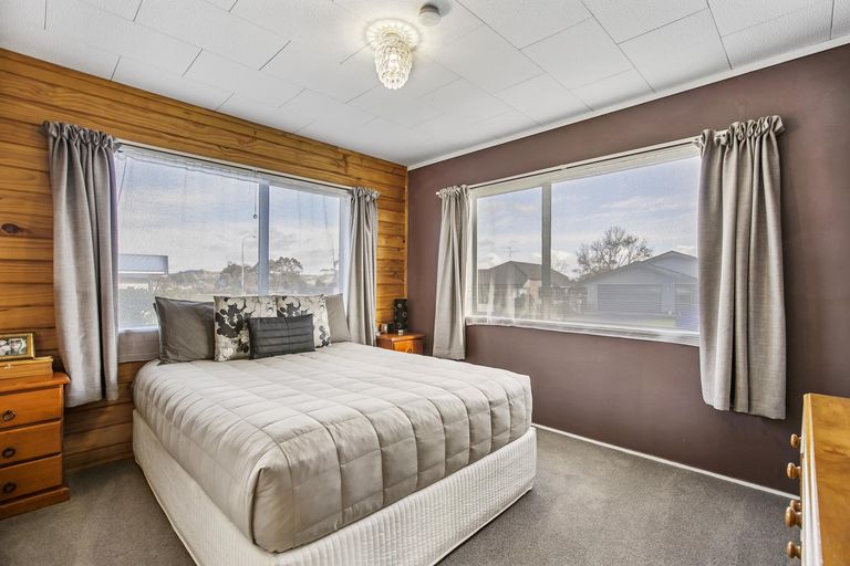 Photo of property in 11 Coolen Place, Tuakau, 2121