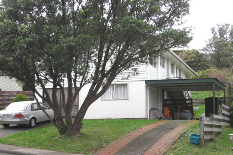 Photo of property in 79 Stewart Drive, Newlands, Wellington, 6037