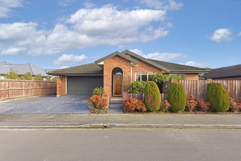 Photo of property in 8 Scarlet Lane, Redwood, Christchurch, 8051