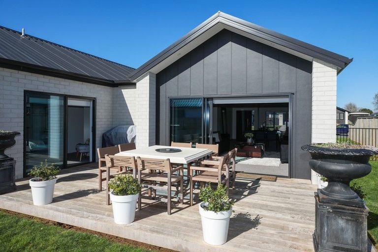 Photo of property in 15 Ruru Street, Cambridge, 3434