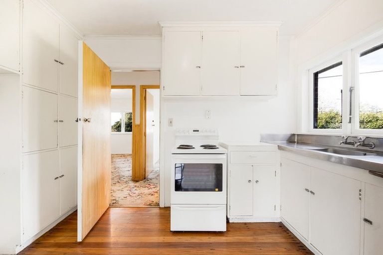 Photo of property in 22 Lowtherhurst Road, Massey, Auckland, 0614