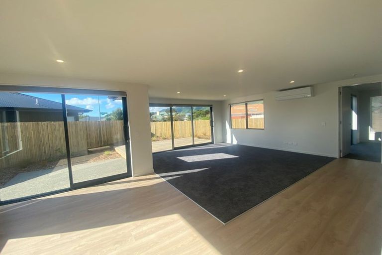 Photo of property in 19 Kaiwaru Place, Waikanae, 5036