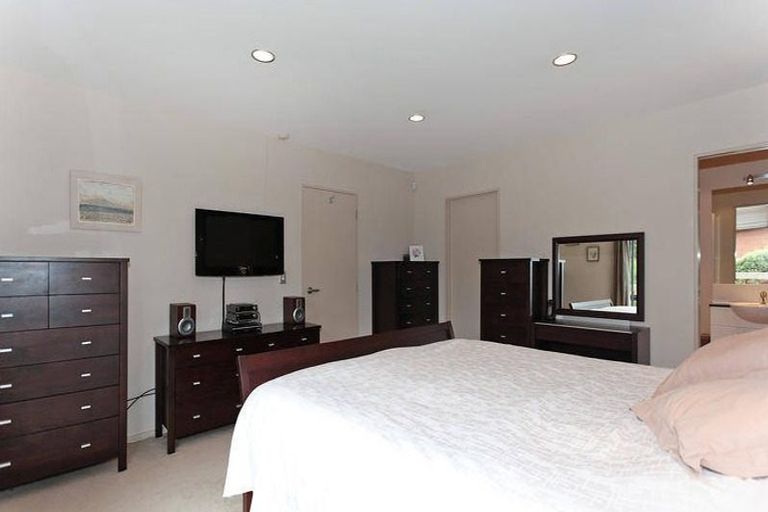 Photo of property in 57g Lancaster Road, Beach Haven, Auckland, 0626