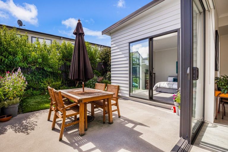 Photo of property in 16 Sacred Kingfisher Road, Hobsonville, Auckland, 0616