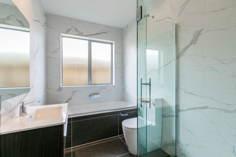Photo of property in 42 Schoolside Road, Kumeu, 0810