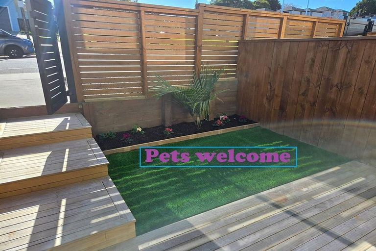 Photo of property in 105 Trias Road, Totara Vale, Auckland, 0629