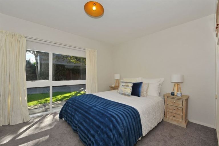 Photo of property in 2/10 Jamell Place, Avonhead, Christchurch, 8042
