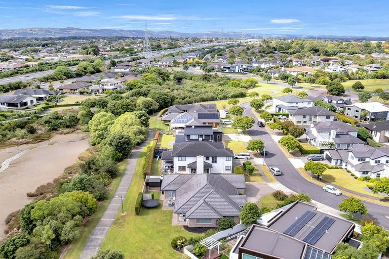 Photo of property in 9 Portofino Point, Karaka, Papakura, 2113