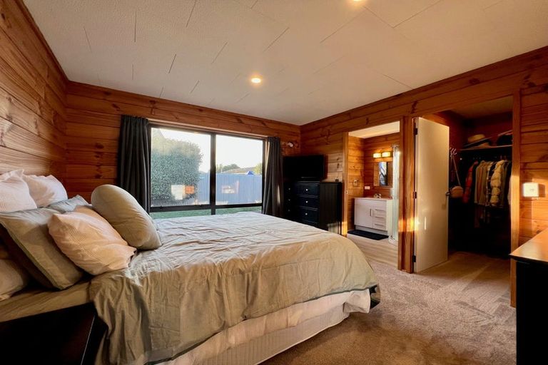 Photo of property in 98 Springs Road, Hornby, Christchurch, 8042