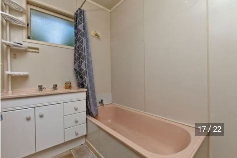 Photo of property in 23 Ellice Road, Totara Vale, Auckland, 0629