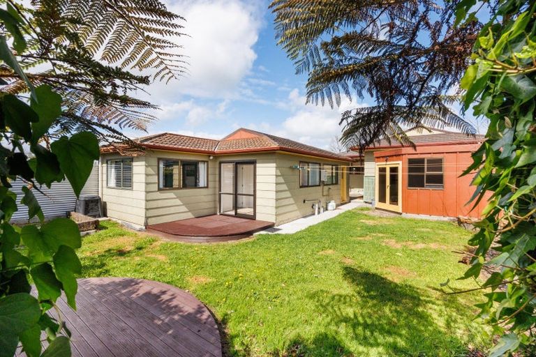 Photo of property in 9 Shamrock Street, Takaro, Palmerston North, 4412
